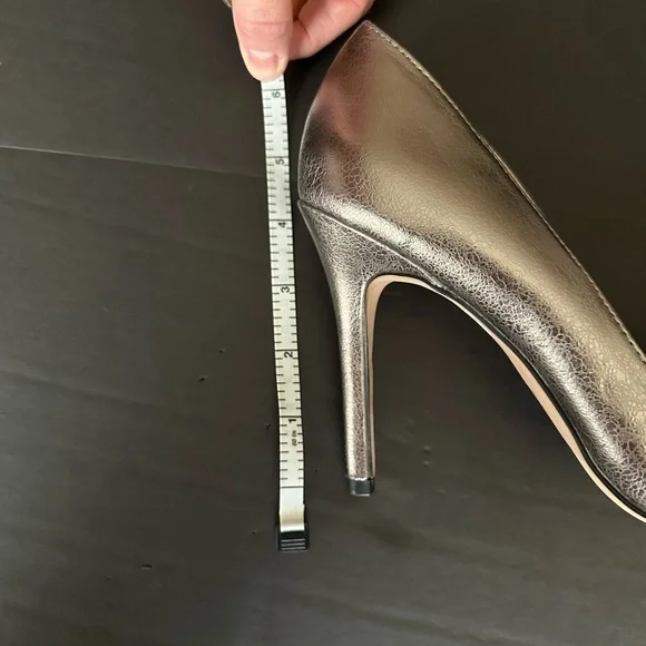 NWOT Jessica Simpson Pewter heels - Picture 11 of 11